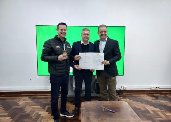 ASSINATURA DE CONVÊNIO RECUPERAÇÃO DE ESTRADAS.