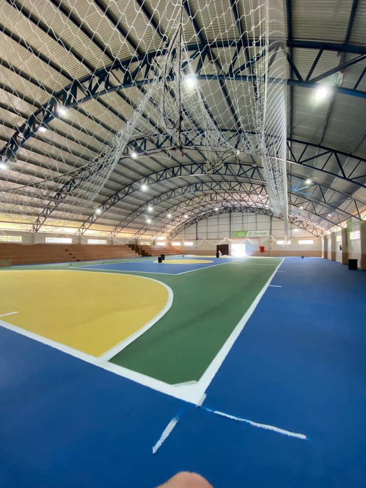 ADMINISTRAÇÃO MUNICIPAL REALIZA MELHORIAS NO GINÁGIO DE ESPORTES DO MUNICIPIO.