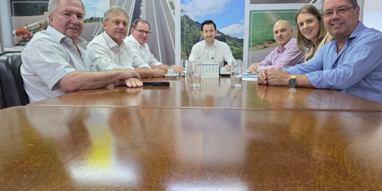 PREFEITOS DE TUNAS E JACUIZINHO AVANÇAM EM TRATATIVAS PARA ASFALTAMENTO DA LIGAÇÃO ENTRE OS MUNICIPIOS.