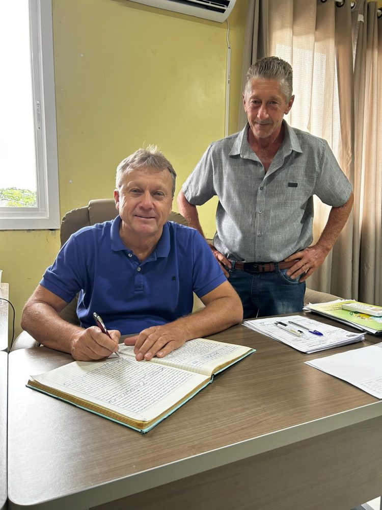 Transmissão de Cargo: Vice-Prefeito assume o Executivo Municipal durante licença do Prefeito.